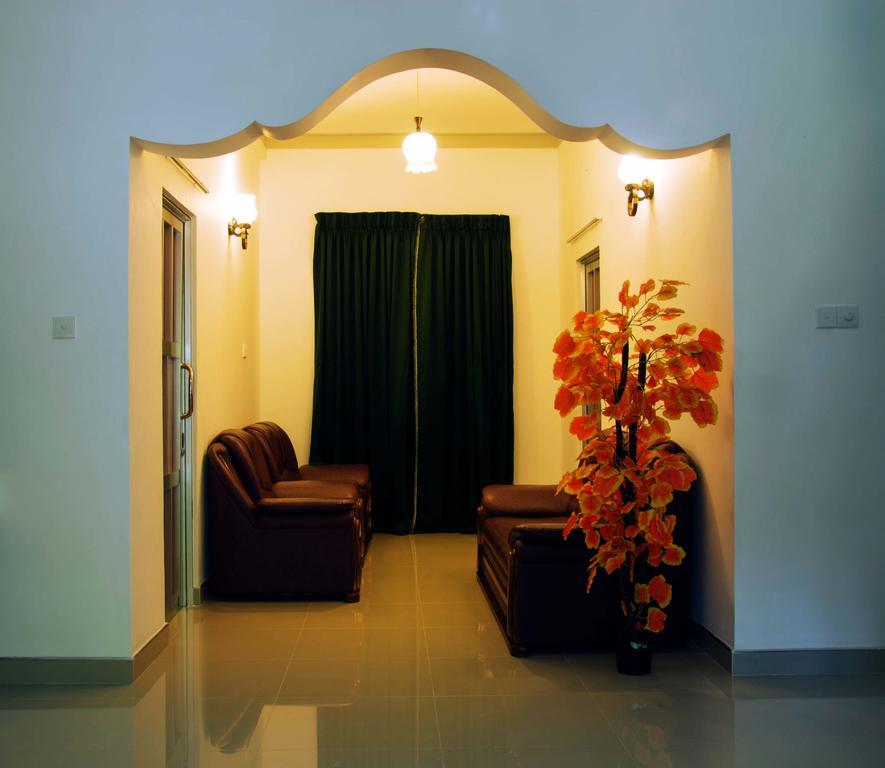Saffron Guest Inn Полоннарува Экстерьер фото