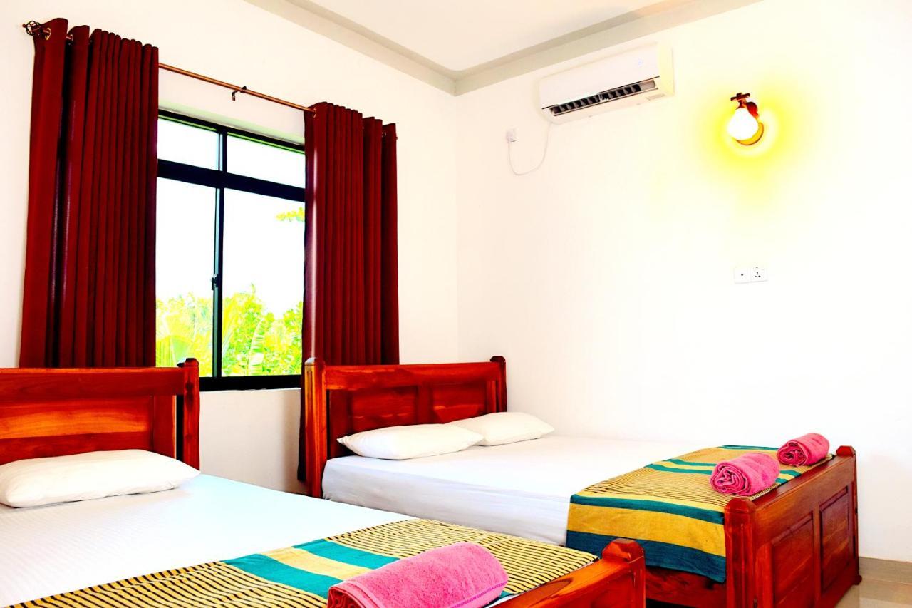 Saffron Guest Inn Полоннарува Экстерьер фото